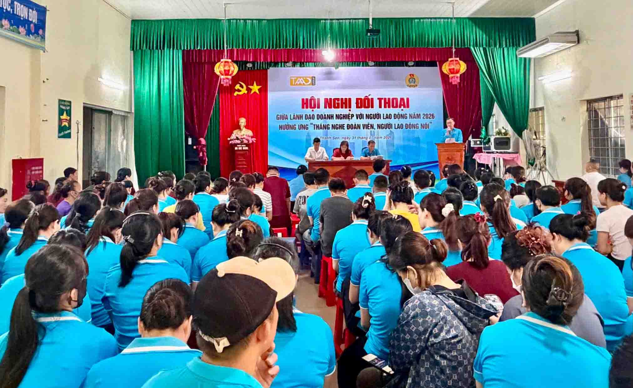 Workers of TAAD Ha Tinh Investment and Trading Production Joint Stock Company participate in the dialogue. Photo: Ha Tinh Trade Union