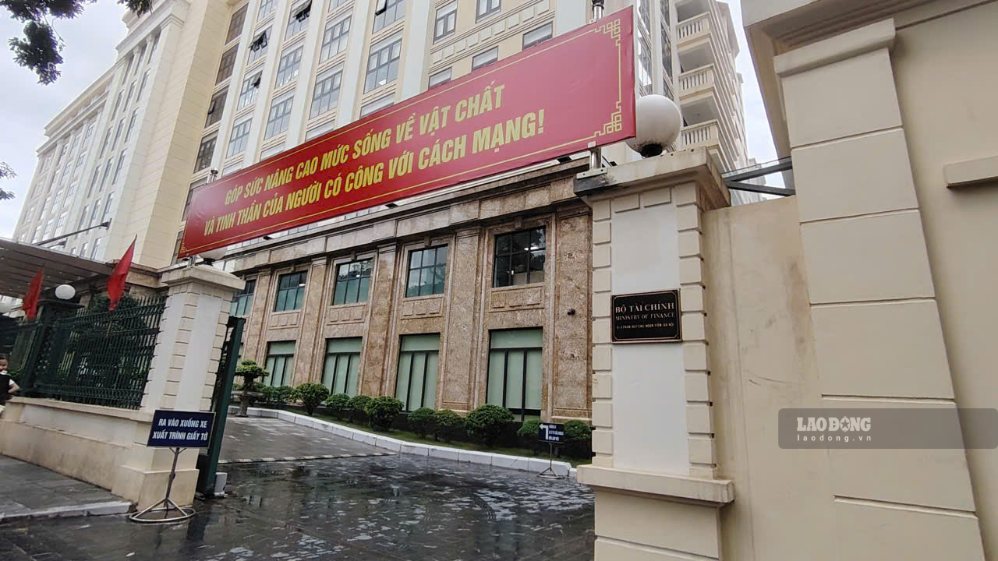 The Ministry of Finance is proposing to amend regulations on penalties for insurance business. Photo: Xuyen Dong