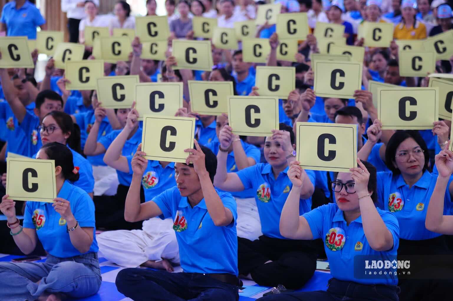 Union members participating in the Golden Bell Ringing program. Photo: Phuc Dat