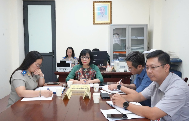 Thứ trưởng Bộ Tư pháp Đặng Hoàng Oanh đã tiếp công dân định kỳ. Ảnh: Bộ Tư pháp 