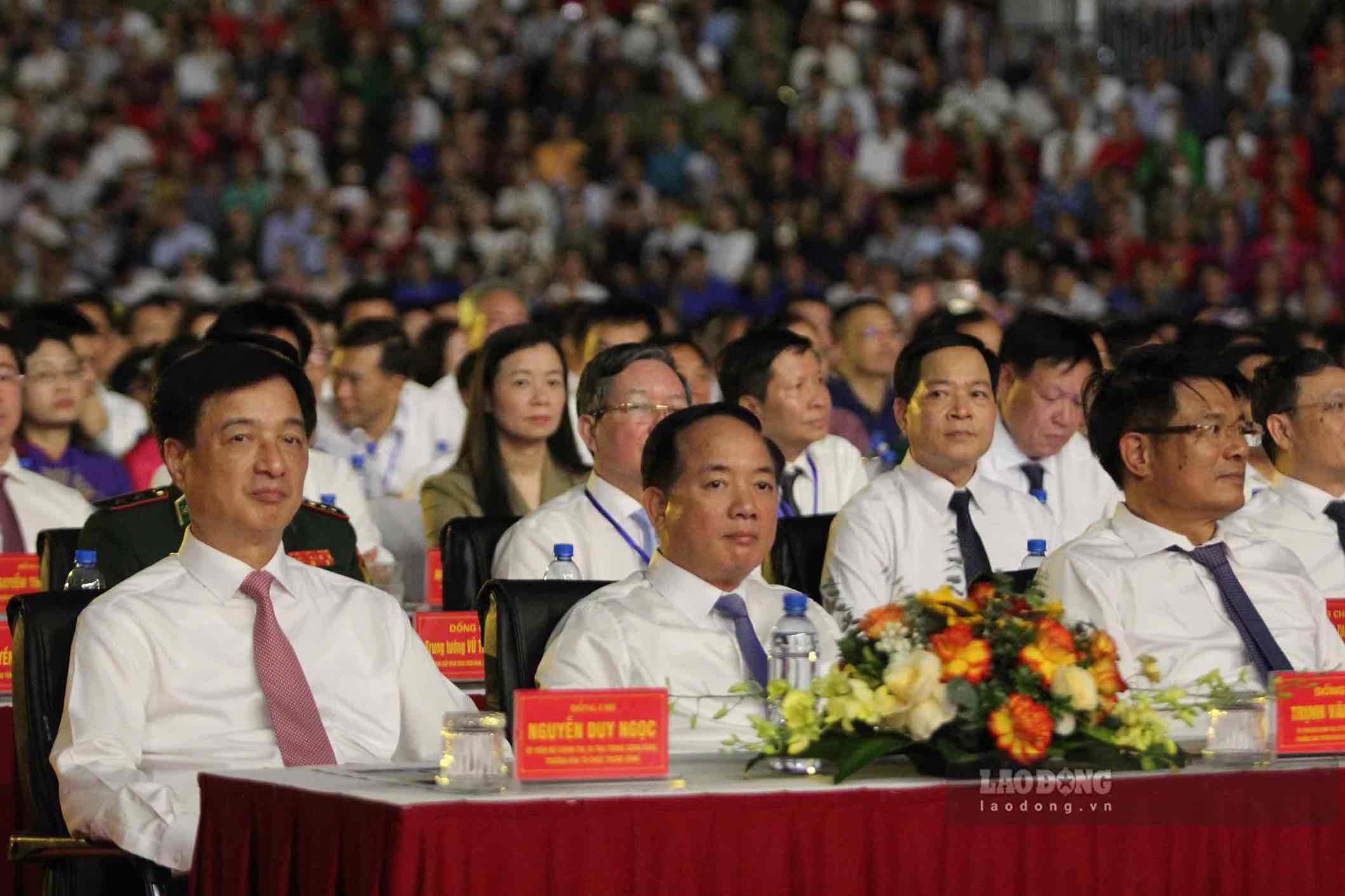 Ông Nguyễn Duy Ngọc và ông Trịnh Văn Quyết tham dự Lễ kỷ niệm 300 năm Ngày sinh Danh nhân văn hóa Lê Quý Đôn tại tỉnh Hưng Yên.