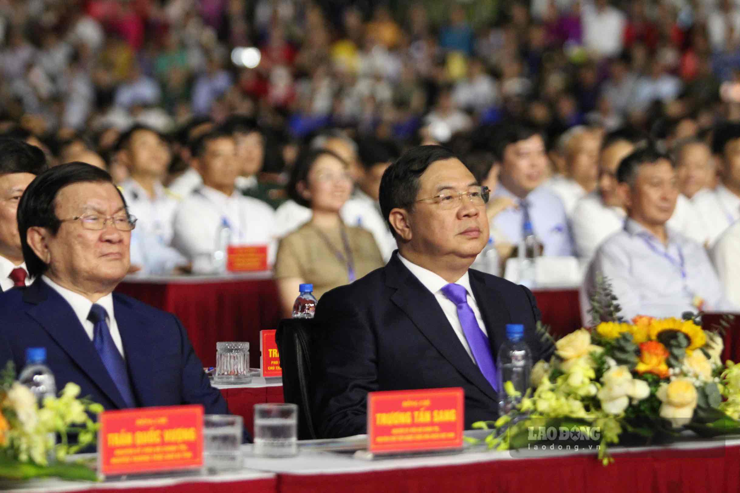 Phó Thủ tướng Thường trực Chính phủ Phạm Gia Túc và nguyên Chủ tịch nước Trương Tấn Sang dự Lễ kỷ niệm 300 năm Ngày sinh Danh nhân văn hóa Lê Quý Đôn. Ảnh: Mai Hương