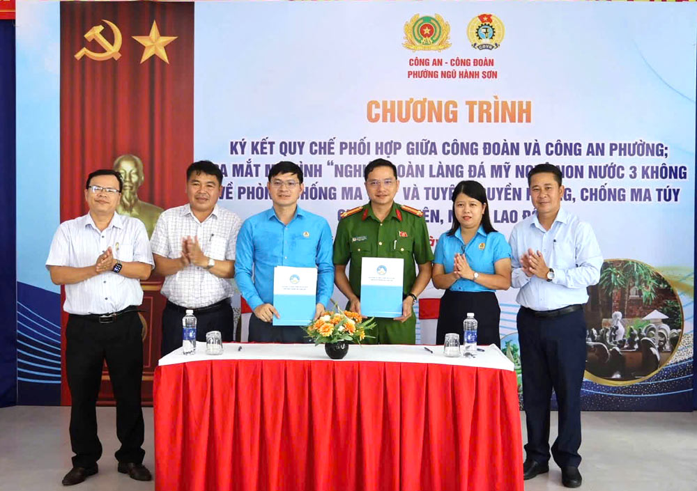 Ngu Hanh Son Trade Union, Da Nang, launches the model "Non Nuoc 3 Fine Arts Stone Village Union does not come to prevent and combat drugs". Photo by Ngu Hanh Son Trade Union