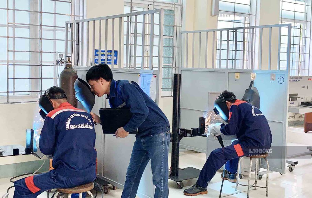 From September 10, 2026, businesses that take advantage of the name of vocational training for personal gain will be fined up to 150 million VND and forced to deposit illegal profits into the state budget. Photo: Thanh Sen