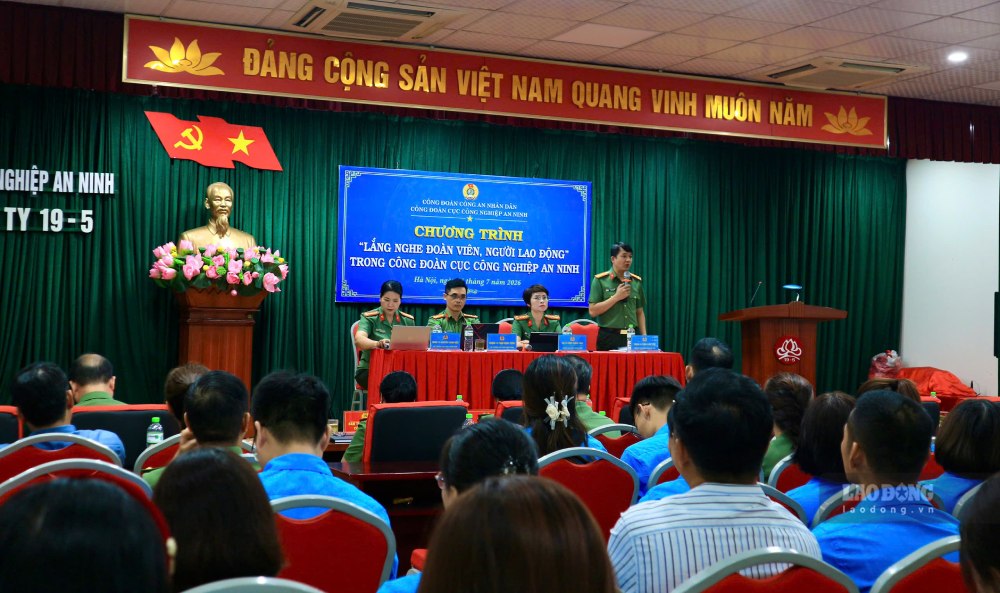 On the afternoon of July 31st, the Trade Union of Department H08 (Ministry of Public Security) organized the 2026 "Listening to union members and workers speak" program. Photo: Quynh Chi
