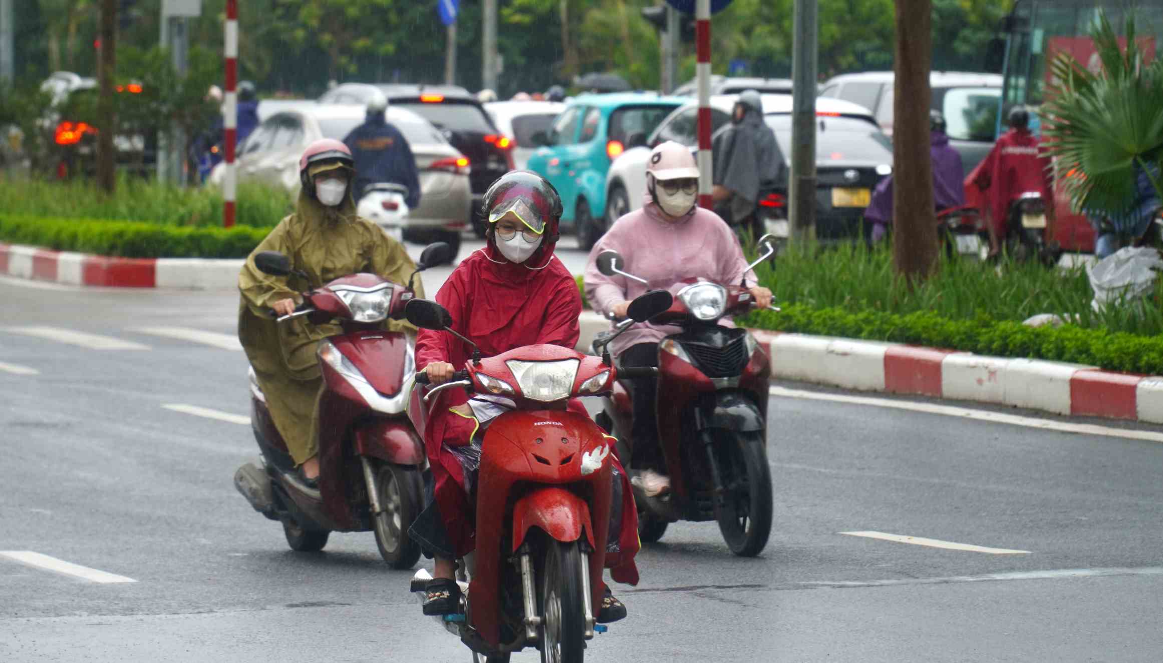 Weather forecast today August 1st, Hanoi will have showers and thunderstorms at times. Photo: Minh Vu