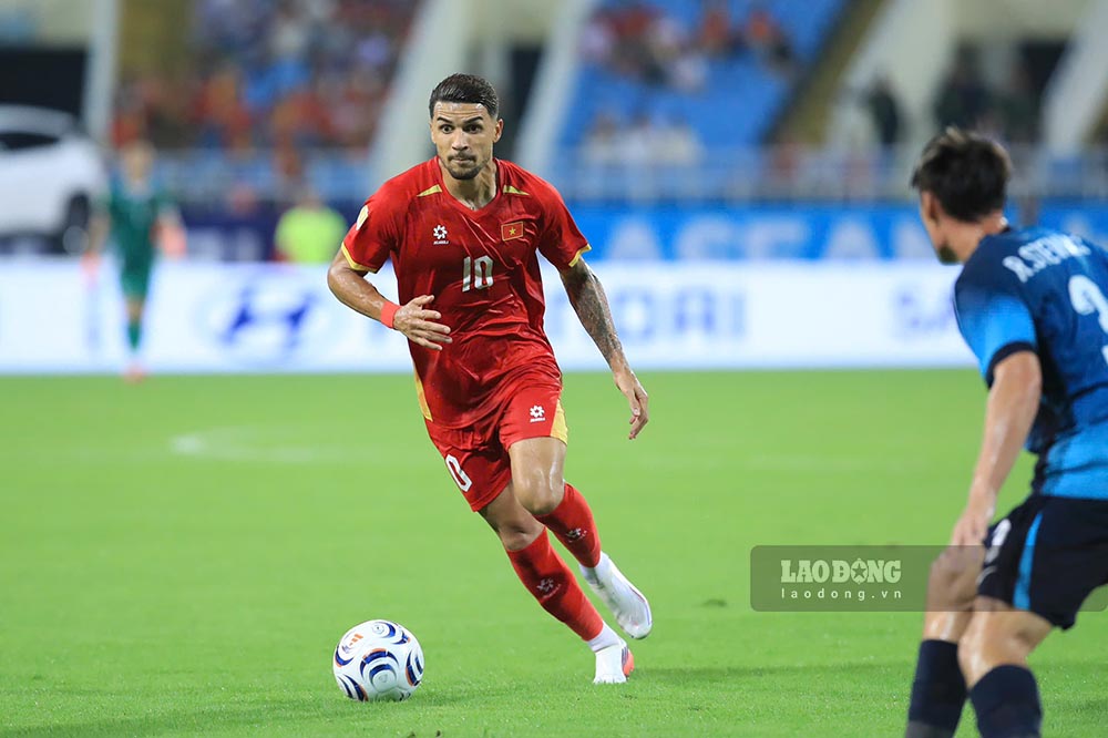 Vietnam team draws with Singapore in ASEAN Cup 2026. Photo: Minh Dan