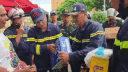Vietnamese rescue team shares essential goods with Venezuelan people affected by the earthquake. Photo: Ministry of Public Security