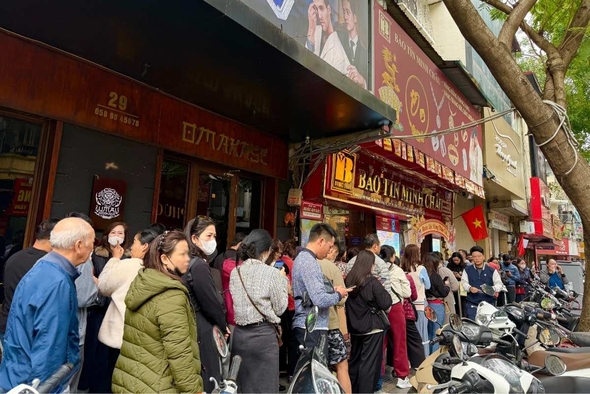 Cảnh người dân xếp hàng chờ mua vàng tại Hà Nội trong giai đoạn thị trường sôi động trước đây (Hình ảnh ghi nhận ngày 14.3.2026. Ảnh: Linh Đan  