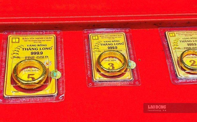 Bien qu'il ait augmenté de 3 millions de VND par tael, le prix de l'or est toujours bien inférieur à la zone de prix élevée du jour de Vía Thần Tài 2026. Photo: Phan Anh.