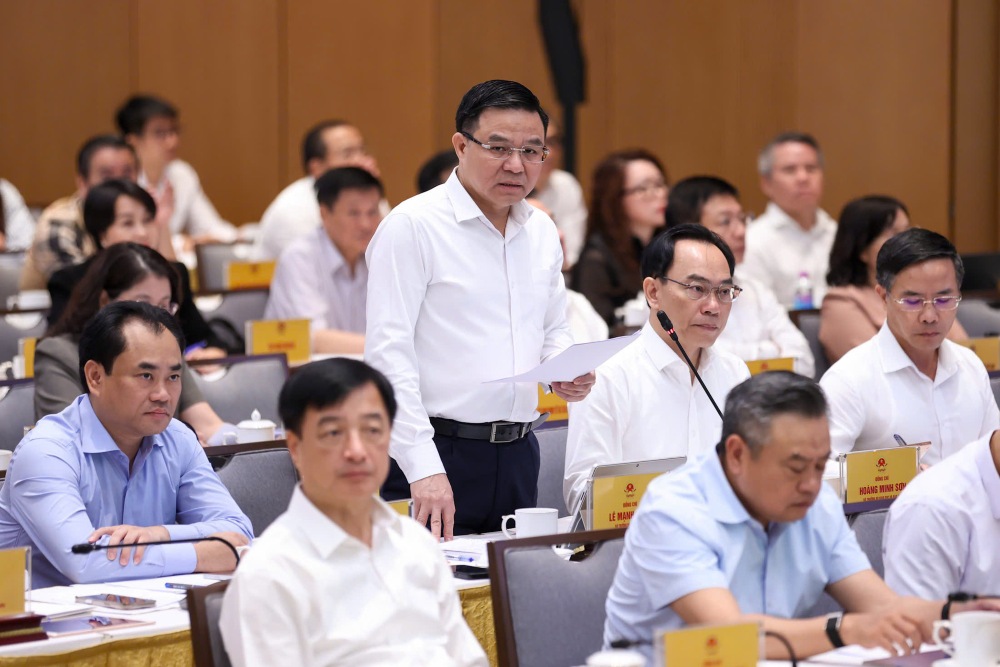 Member of the Party Central Committee, Minister of Industry and Trade Le Manh Hung said that he will focus on ensuring energy security, especially in gasoline and oil, electricity to promote growth. Photo: VGP/Nhat Bac