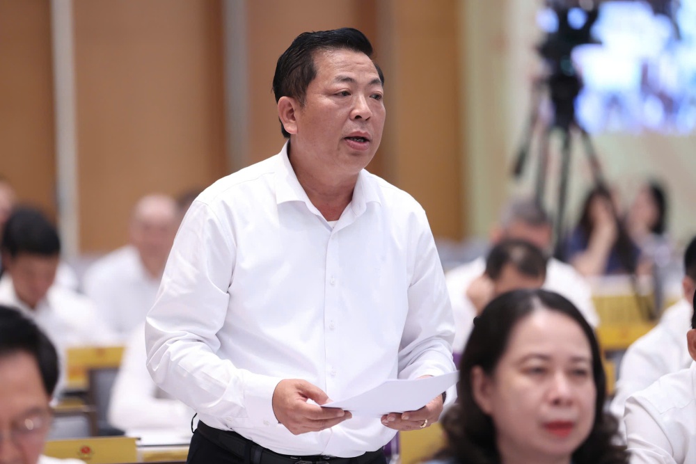 Bộ trưởng Bộ Xây dựng Trần Hồng Minh báo cáo. Ảnh: VGP