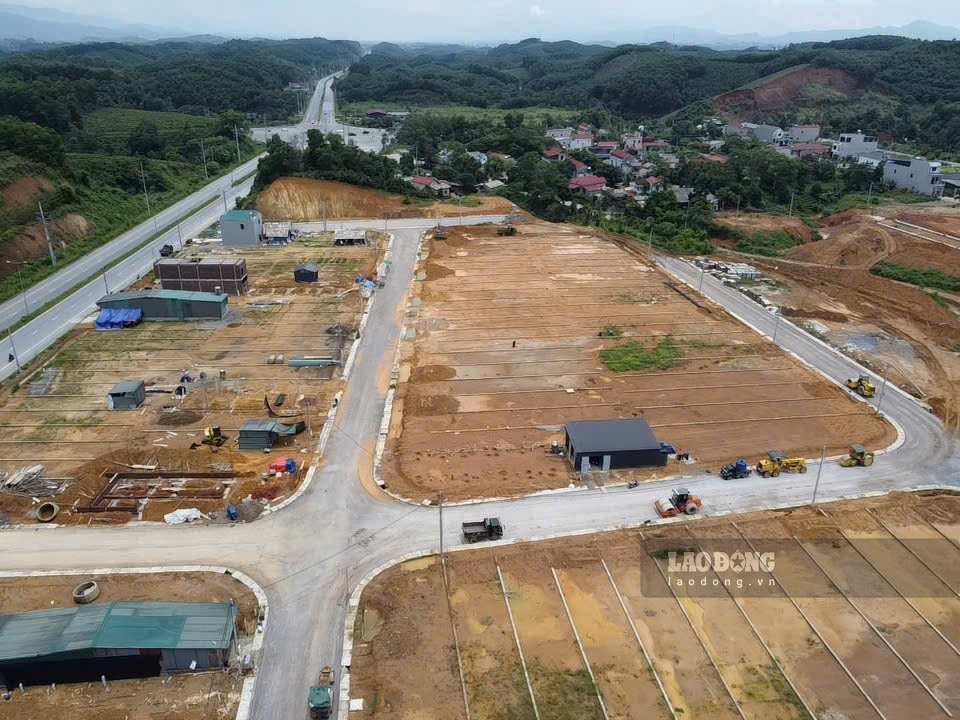 The resettlement area serving the Tran Yen Industrial Park project is being accelerated. Photo: Tan Van