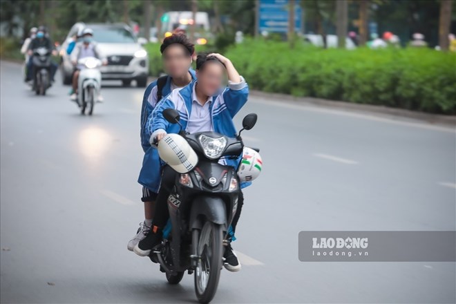 18세 미만 오토바이 운전자는 법령 238/2026에 따라 처벌됩니다. 사진: 테두
