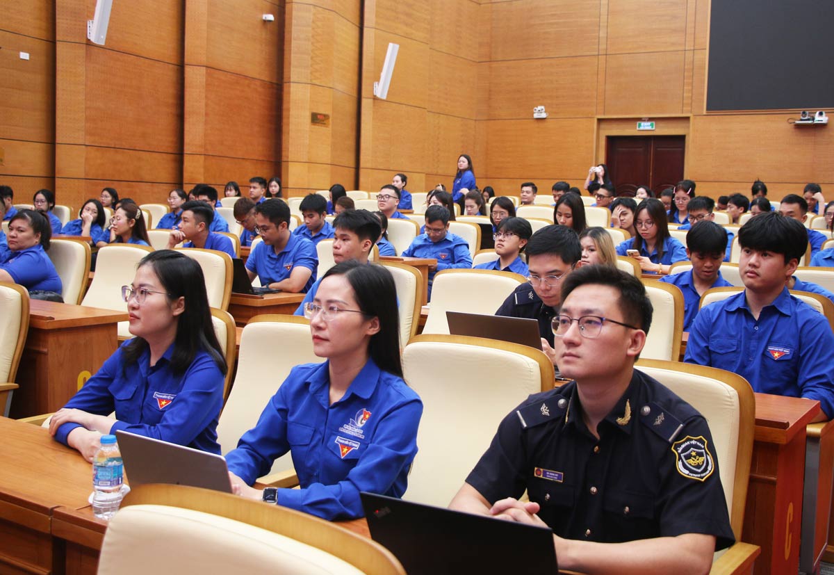 Cán bộ, đoàn viên, thanh niên tham dự hội nghị tại điểm cầu trung tâm. Ảnh: Đoàn Hưng