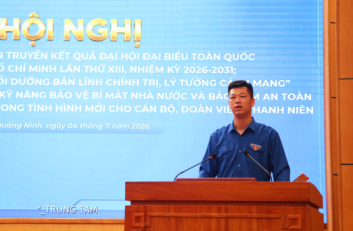 Mr. Nguyen Dinh Dan, Deputy Secretary of Quang Ninh Provincial Youth Union, delivered the opening speech at the conference. Photo: Doan Hung