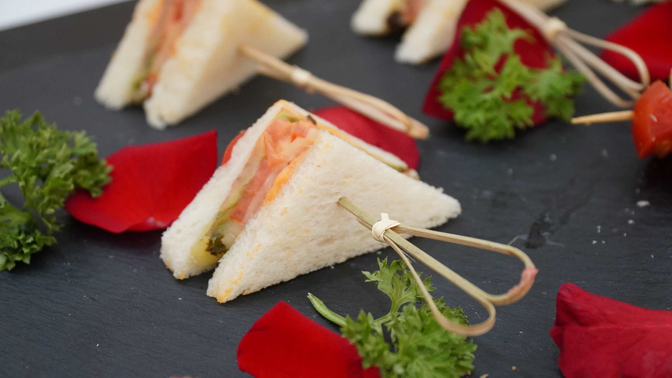 Bacon sandwich is a suitable snack for parties, picnics and buffet parties.