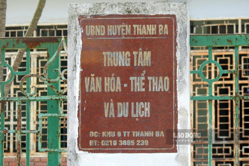 Trung tâm văn hóa thông tin bỏ hoang nhiều năm tại Phú Thọ sắp được bán đấu giá. Ảnh: Tô Công