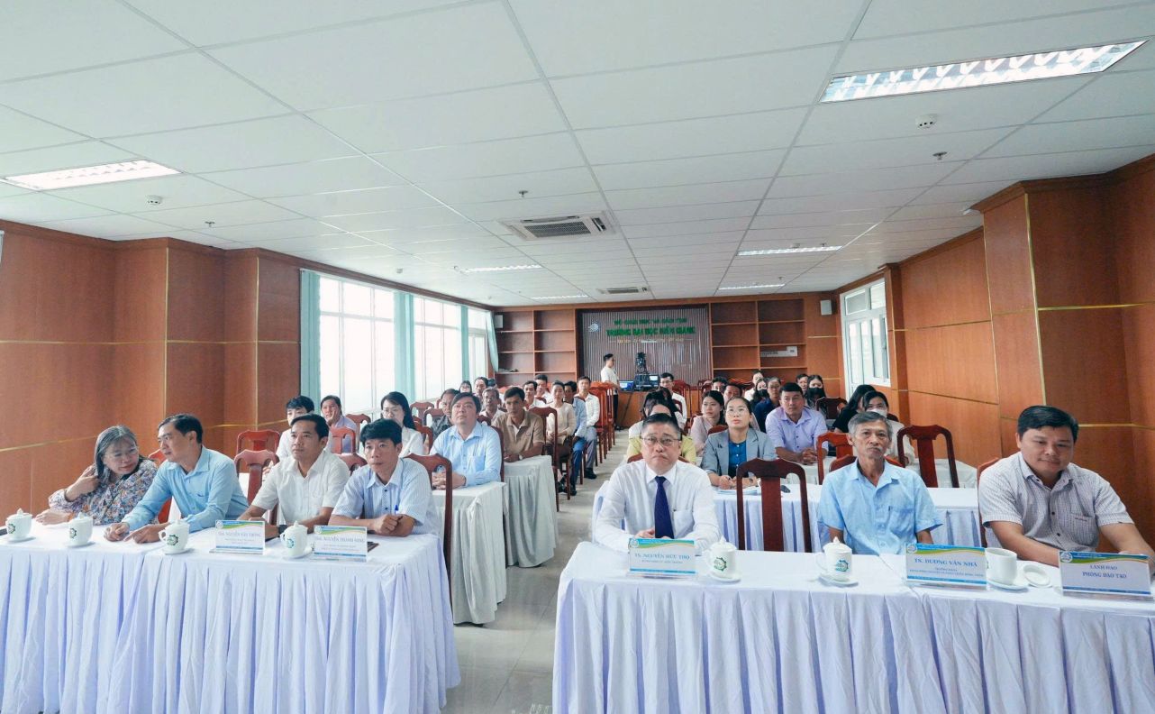 Toàn cảnh Lễ khai giảng các lớp Vừa làm vừa học, Đào tạo từ xa (đợt 1) năm học 2026–2027. Ảnh: KGU