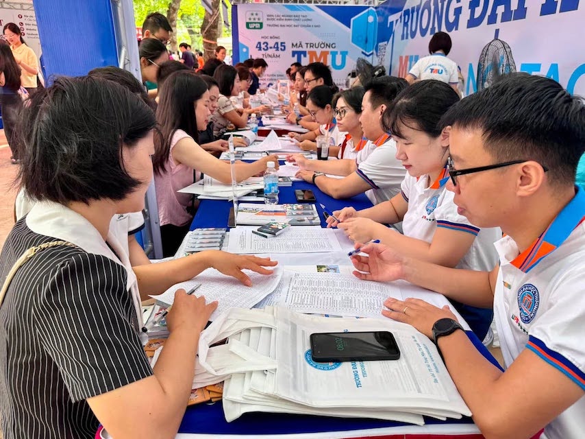 The benchmark score for 2026 of the University of Commerce may decrease in many majors. Photo: Van Trang