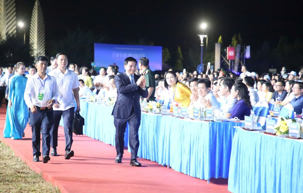 Ủy viên Trung ương Đảng, Phó Thủ tướng Chính phủ Nguyễn Văn Thắng tham dự chương trình khai mạc Lễ hội Vì Hòa bình năm 2026. Ảnh: Hưng Thơ