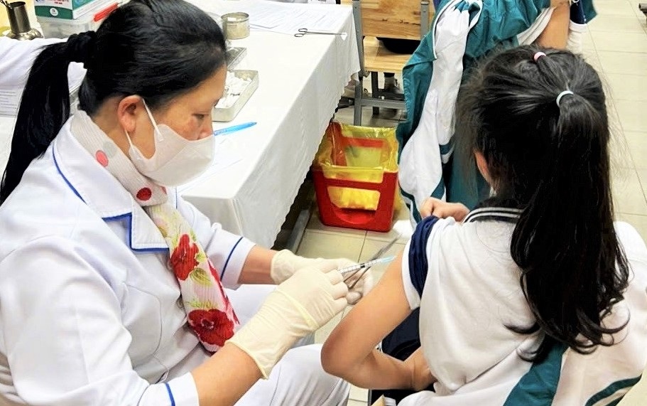After detecting a suspected case of Japanese encephalitis, the Lam Dong health sector is urgently preventing the epidemic. Photo: Hoai Thanh