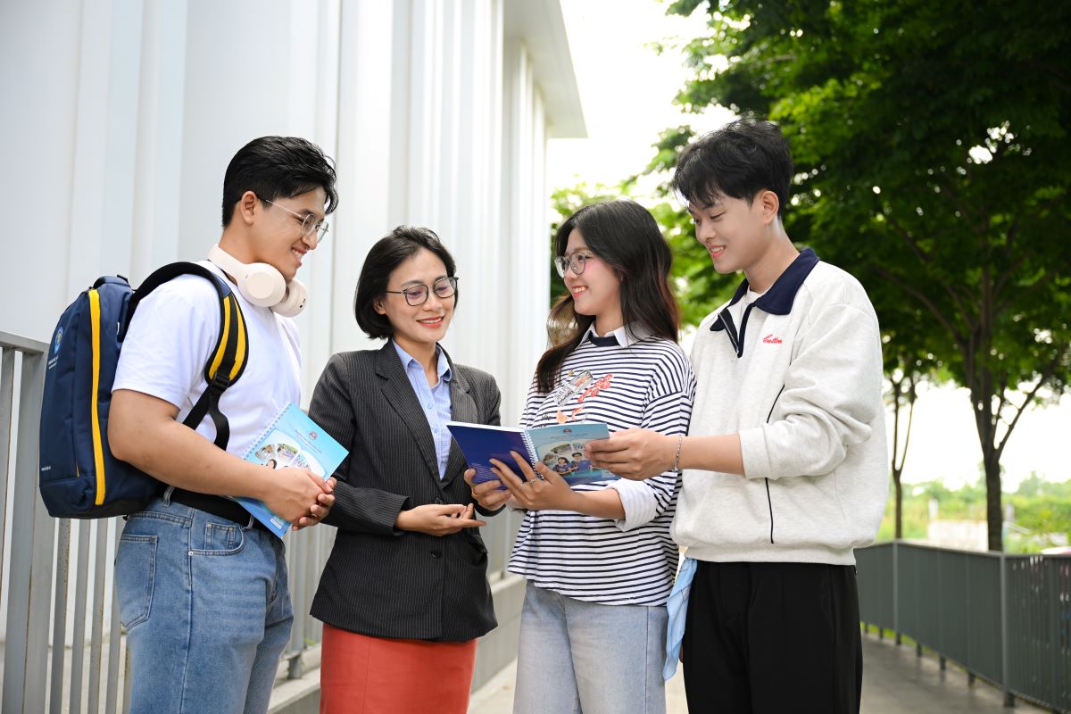 Trường Đại học Văn Hiến chú trọng xây dựng môi trường học tập thân thiện, góp phần phát triển năng lực chuyên môn và kỹ năng thích ứng cho sinh viên.  
