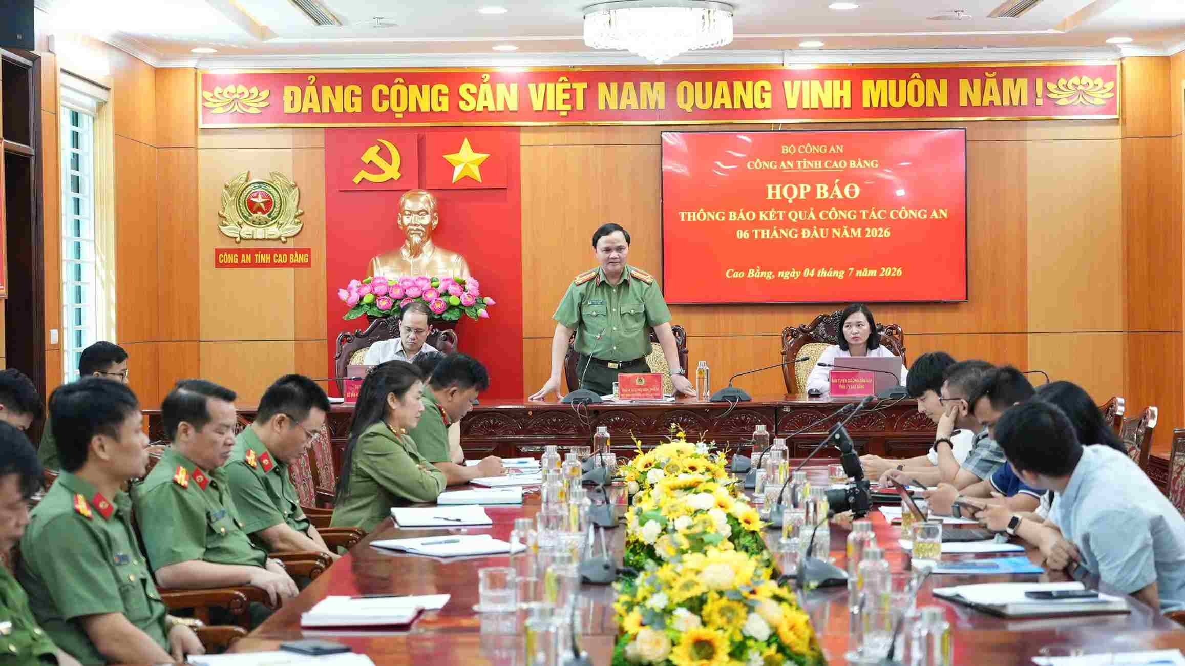 Cao Bang Provincial Police held a press conference to inform about the results of ensuring security and order in the first 6 months of 2026. Photo: Cao Bang Police