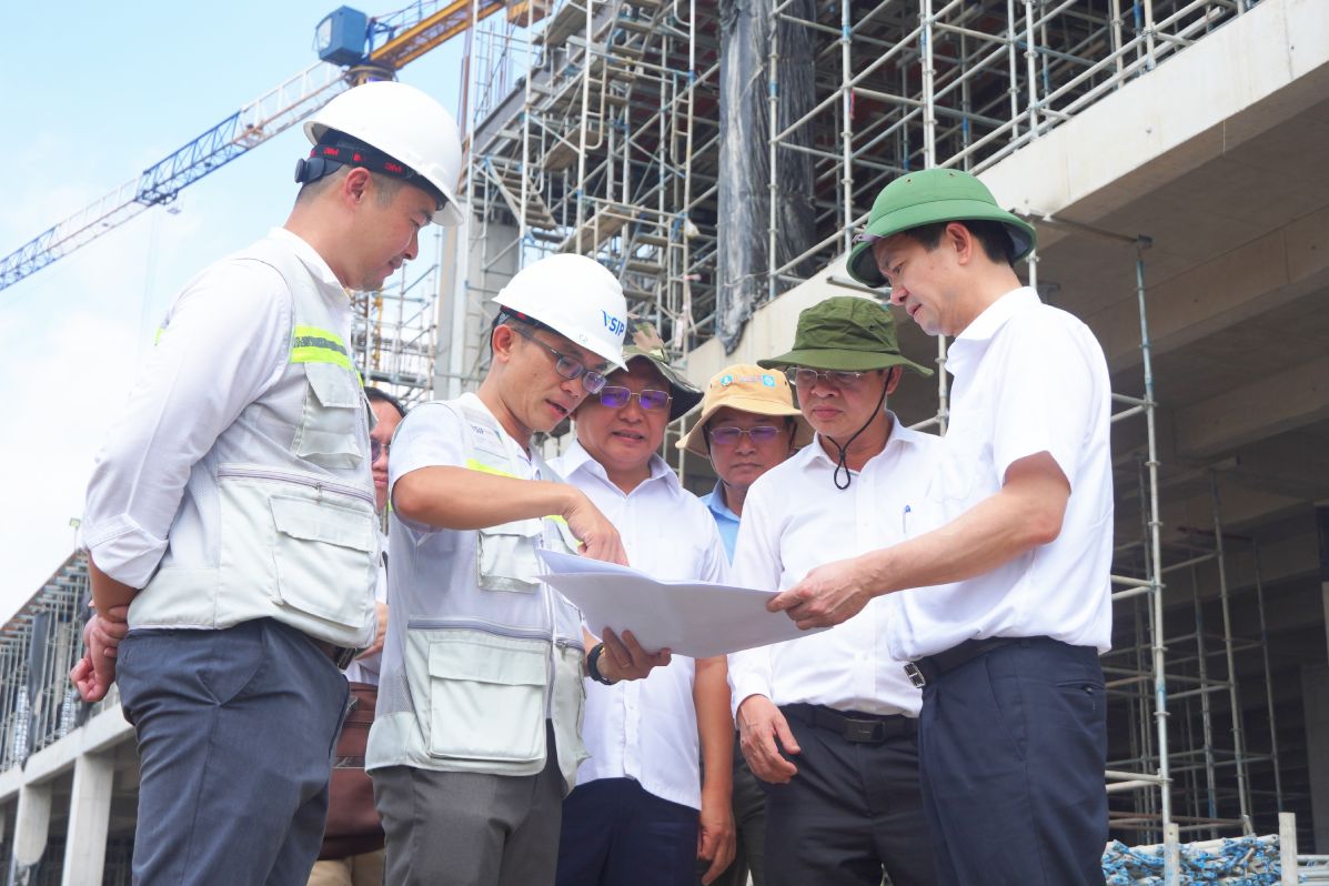 Lãnh đạo Thành ủy Cần Thơ và UBND TP kiểm tra dự án (ảnh chụp tháng 3.2026). Ảnh: Tạ Quang