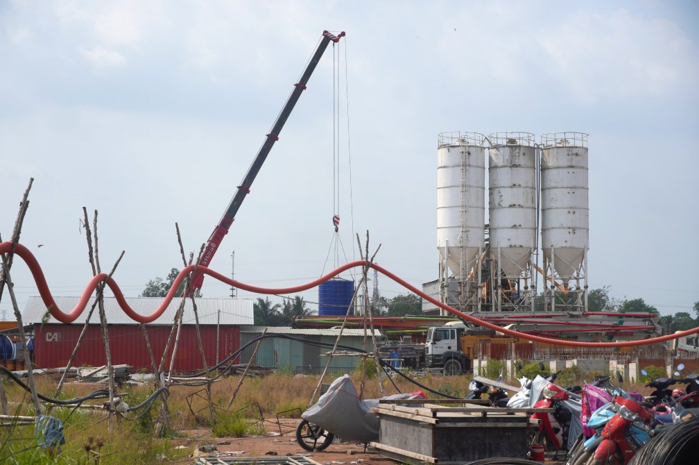 Đến nay, dự án vẫn còn gặp khó khăn do công tác giải phóng mặt bằng và một số thủ tục đang tiếp tục được thực hiện. Ảnh: Tạ Quang