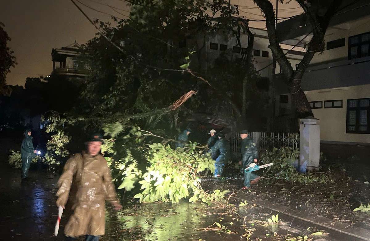 Functional forces of Mong Cai 1 ward overcome the consequences of storm No. 1. Photo: Mong Cai 1 e-Portal