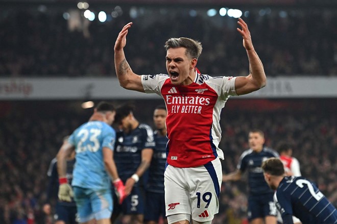 Besiktas đang đàm phán để chiêu mộ Leandro Trossard từ Arsenal. Ảnh: AFP