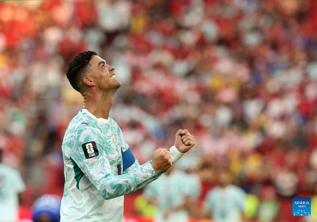 Ronaldo receives the Man of the Match award even though he did not play outstandingly against Croatia in the 1/16 round of the 2026 World Cup. Photo: Xinhua