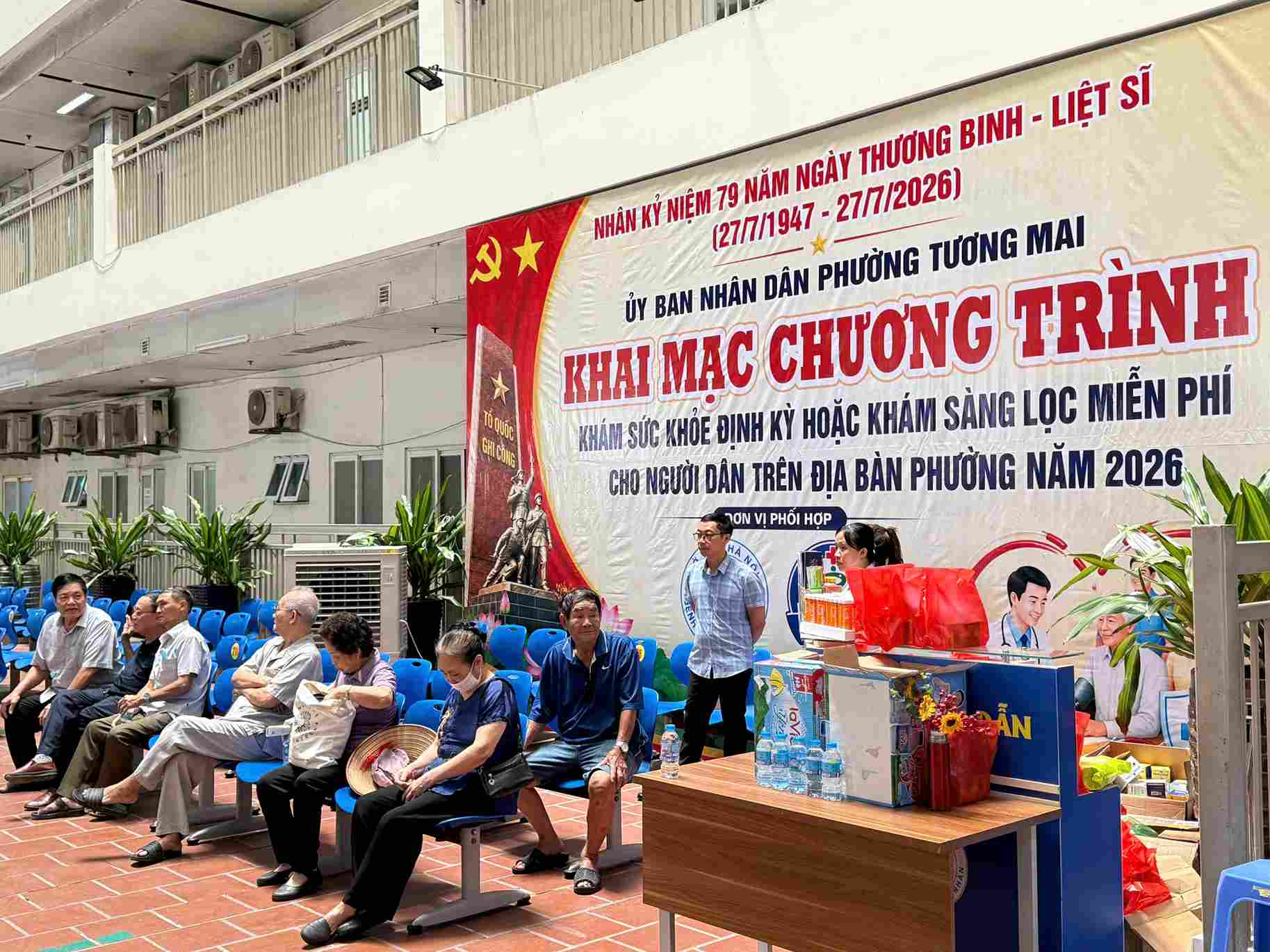 Free health check-ups to detect early many dangerous cases of high blood pressure and diabetes. Photo: Hanh Thom