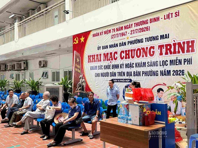 Free health check-ups to detect early many dangerous cases of high blood pressure and diabetes. Photo: Hanh Thom