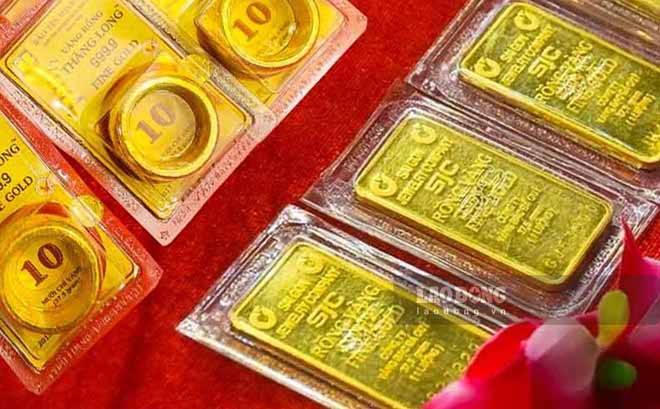 Le prix des lingots d'or SJC et des bagues en or a fortement augmenté par rapport à la semaine précédente, tandis que l'écart entre l'achat et la vente reste élevé. Photo: Phan Anh
