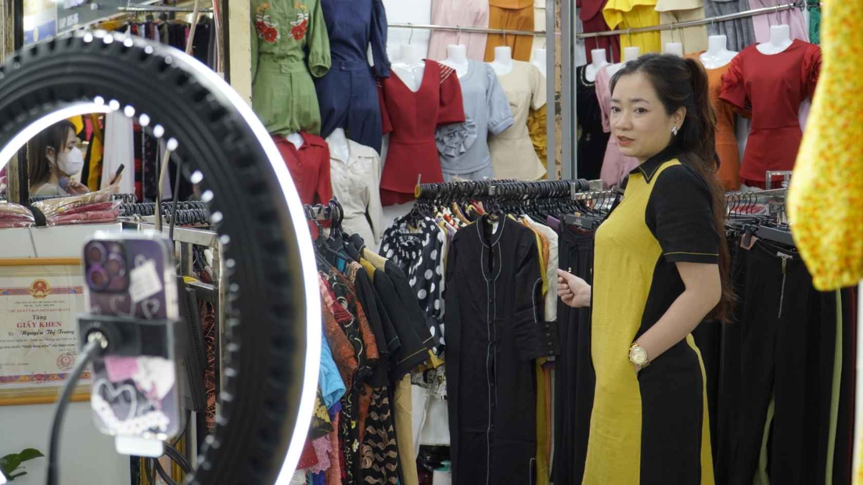 Digital transformation opens up breakthrough opportunities for Ho Chi Minh City fashion.