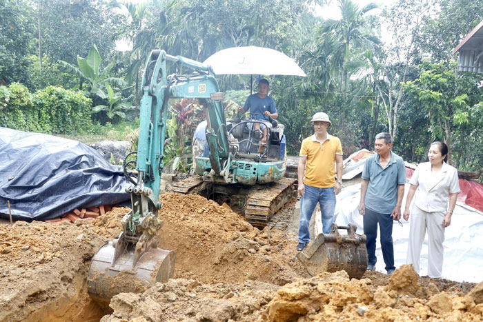 Gia đình ông Vũ Văn Trọng (xã Quy Mông) khởi công xây dựng ngôi nhà mới từ nguồn hỗ trợ của chương trình.