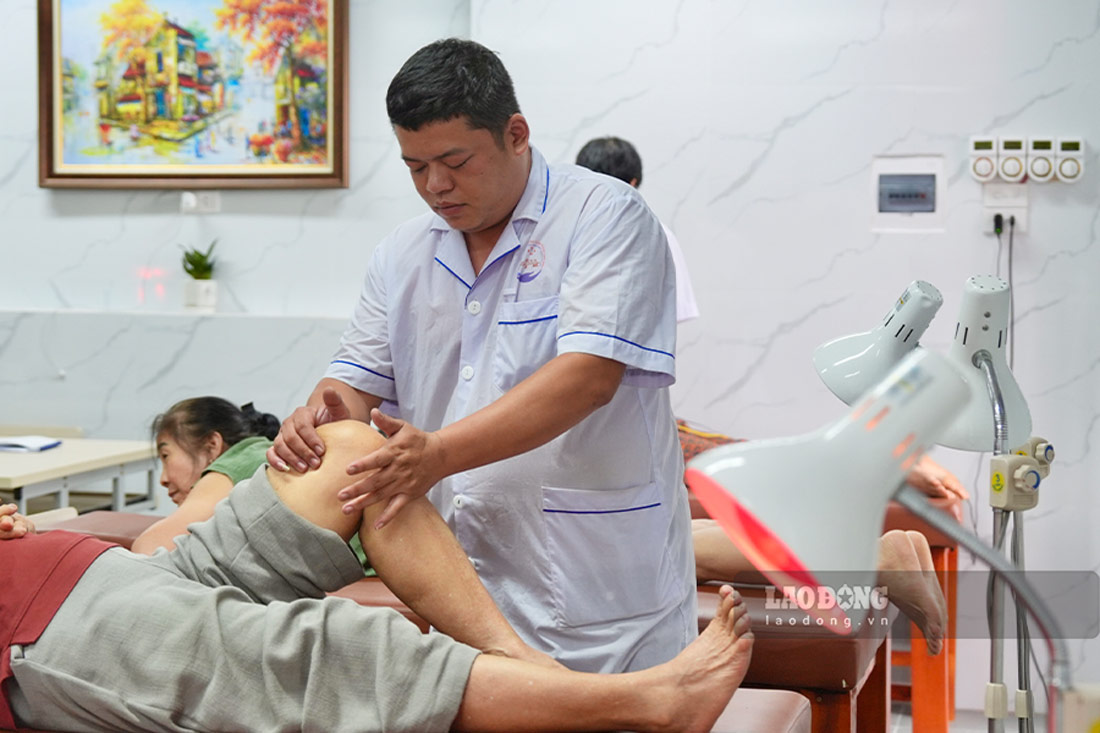 Hiện nay, chi phí chăm sóc tại cơ sở từ 5 - 5,5 triệu đồng/người/tháng hoặc khoảng 250.000 đồng/người/ngày. Mức phí này bao gồm bữa trưa, bữa phụ cùng các dịch vụ chăm sóc, tư vấn, quản lý sức khỏe và các hoạt động luyện tập, sinh hoạt tinh thần...