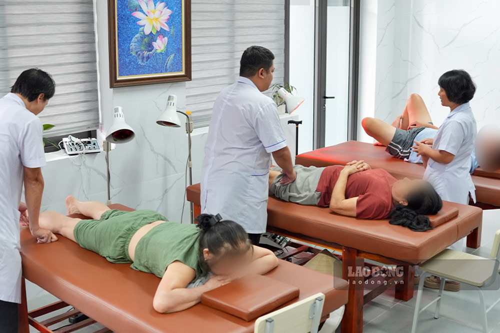 Bên cạnh các hoạt động vui chơi, cơ sở còn có phòng y học cổ truyền phục vụ ngâm chân, xoa bóp, bấm huyệt và châm cứu nhằm nâng cao sức khỏe, cải thiện chất lượng cuộc sống cho người cao tuổi.