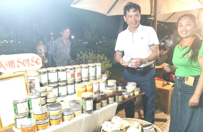 Công đoàn phường Hội An Tây tổ chức Phiên chợ xanh “Kết nối hàng Việt – trao gửi yêu thương”. Ảnh: Công đoàn Đà Nẵng
