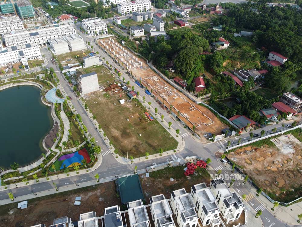 Two social housing projects just opened for sale in the center of Lao Cai province are under construction of the foundation. Photo: Tan Van