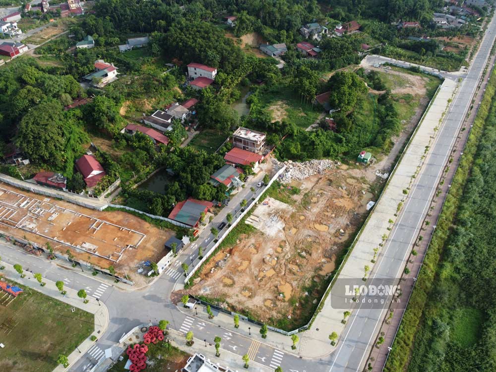 Ghi nhận cho thấy cả hai dự án hiện đang được tập trung thi công phần móng và một phần nhỏ kết cấu các khối nhà. Ảnh: Tân Văn  