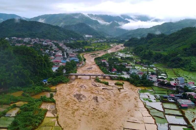 Floods on Nam Pam stream, Muong La commune, Son La province caused damage to the newly sown rice area of people. Photo: Thai Muong La