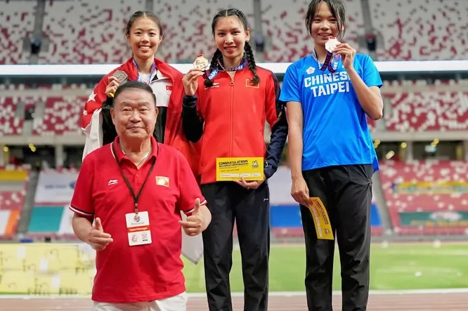 Cẩm Tú từng giành huy chương vàng nội dung 200m tại Giải Singapore mở rộng 2026. Ảnh: Liên đoàn điền kinh Singapore