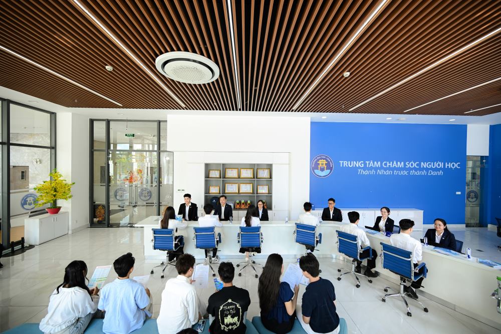 Thí sinh đăng ký xét tuyển tại địa chỉ https://xettuyen.aurora.edu.vn/ đến 10.7 nhận hỗ trợ 70% học phí HK1 và 20% học phí HK2.