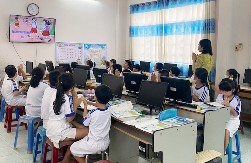 Standards and conditions for elementary school experimental equipment staff to be computer science teachers are questions readers are interested in. Photo: Yen Phuong