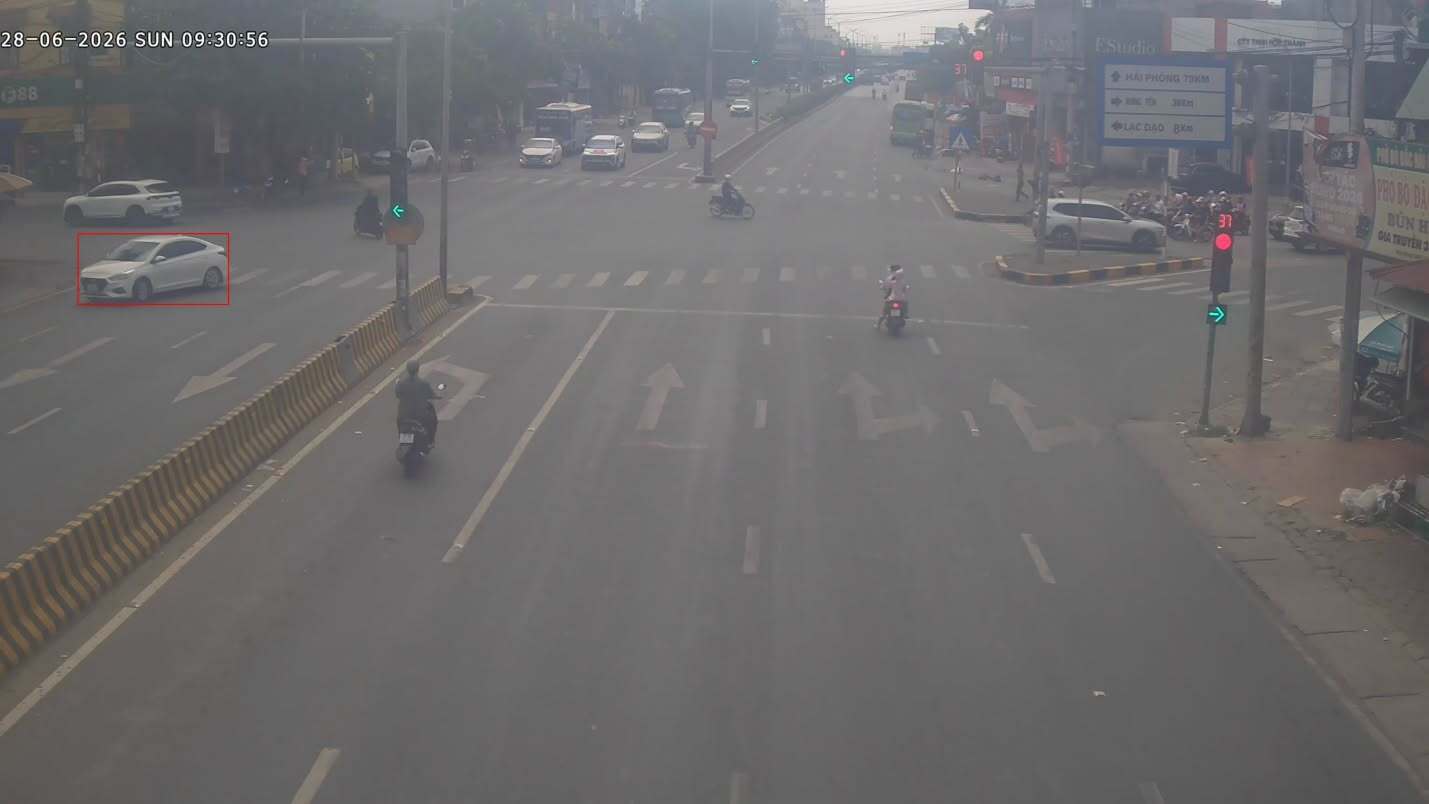 Car owner fined for turning around in a restricted area in Hung Yen. Photo: Hung Yen Traffic Police