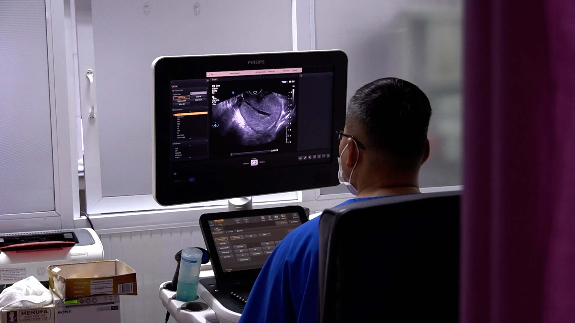Delayed pregnancy increases, doctors warn of risks to mother and fetus.