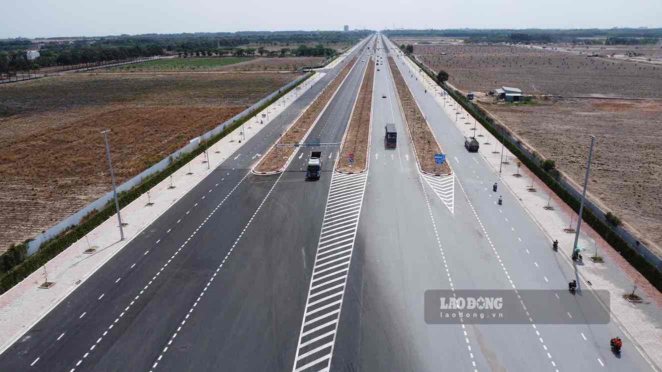 Dong Nai upgrades and expands many roads connecting Long Thanh airport. Photo: HAC